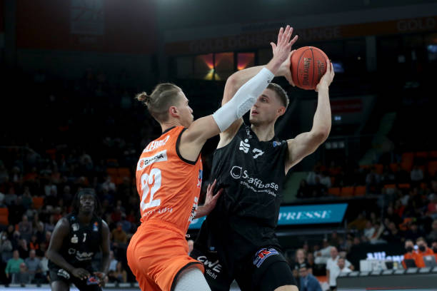 而对手的外 而对手的外