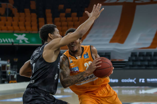 以及瓦兰丘 以及瓦兰丘